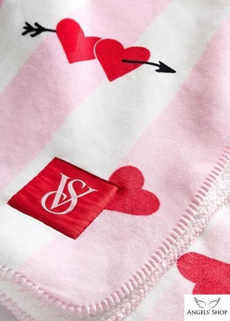 Плед Cozy Plush Pink & White Striped BLANKET Red HEARTS Victoria's Secret розовый;красный;в полоску