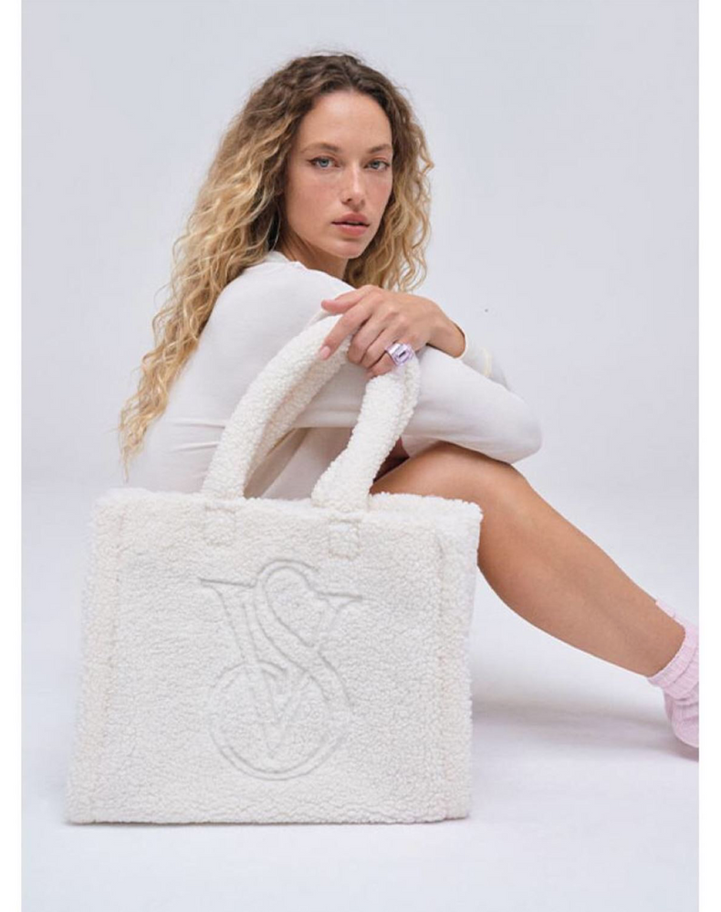 Белая плюшевая сумка Victoria’s Secret Sherpa Tote